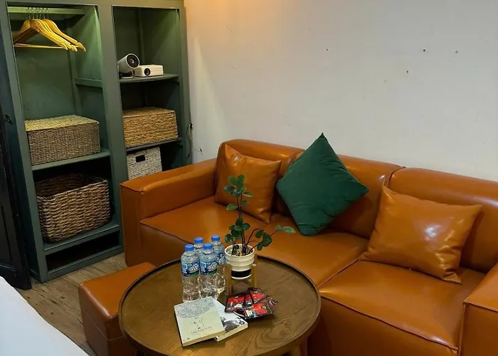 Refined Boutique Studio, Hoan Kiem